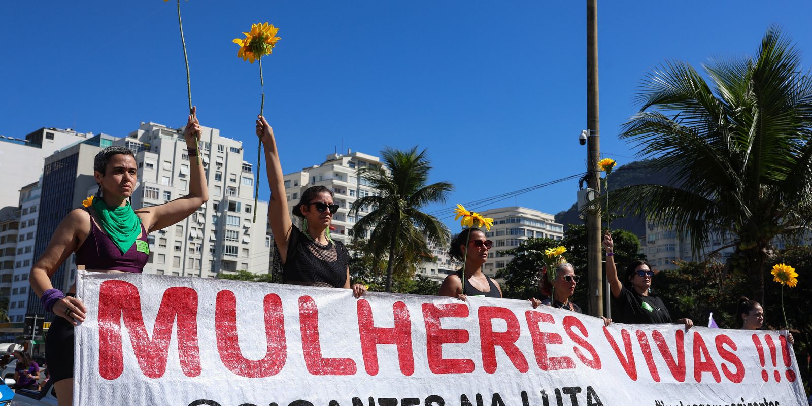 Mulheres vão às ruas pela votação do PL da Misoginia 12