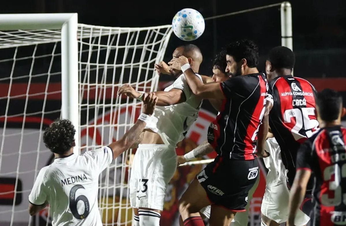 No Barradão, primeiro jogador do Brasileirão é expulso pela Lei Vini Jr 16