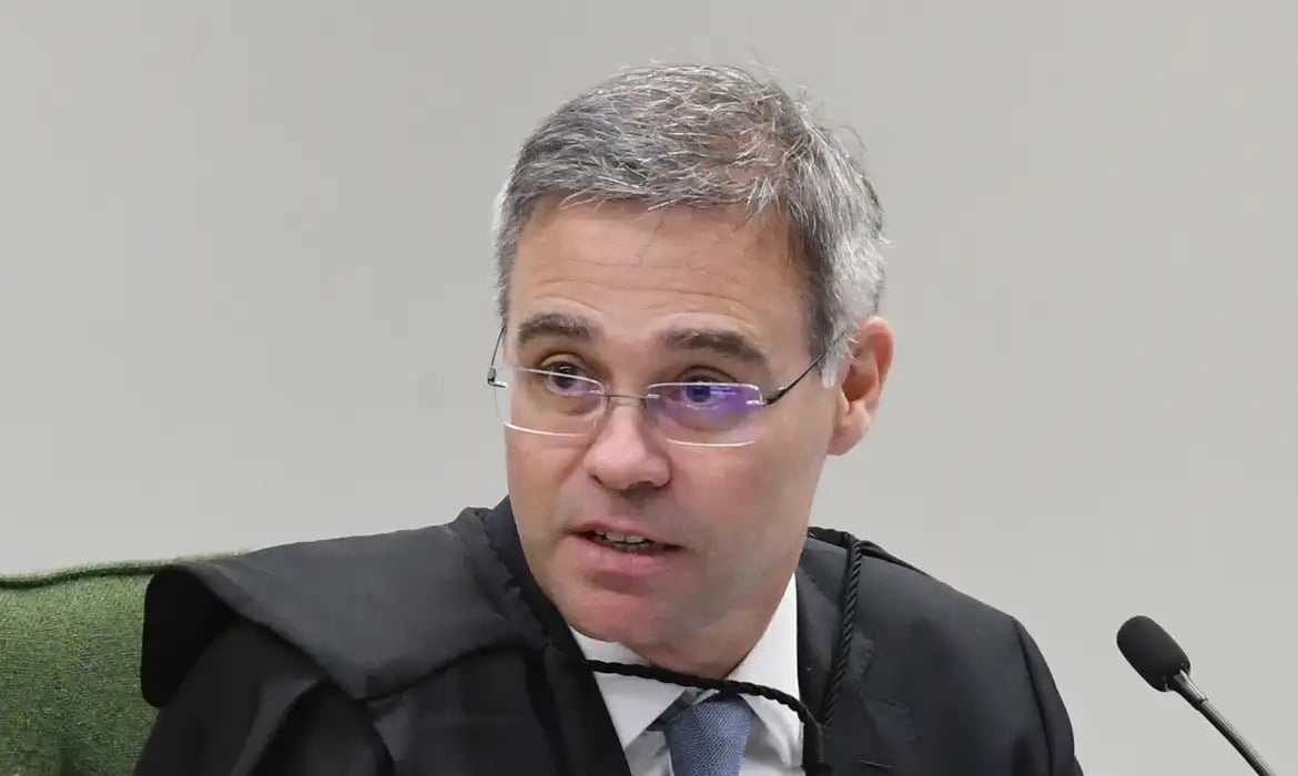 Flávio Bolsonaro respeita decisão do PP e busca vice até 5 de agosto
