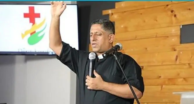 Pastor batista é libertado na Síria após duas semanas de prisão por publicações no Facebook 9
