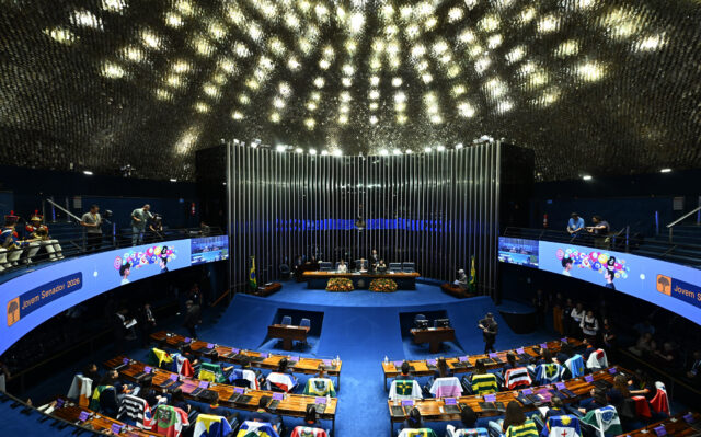 Por que olhar para os suplentes do seu candidato ao Senado 18