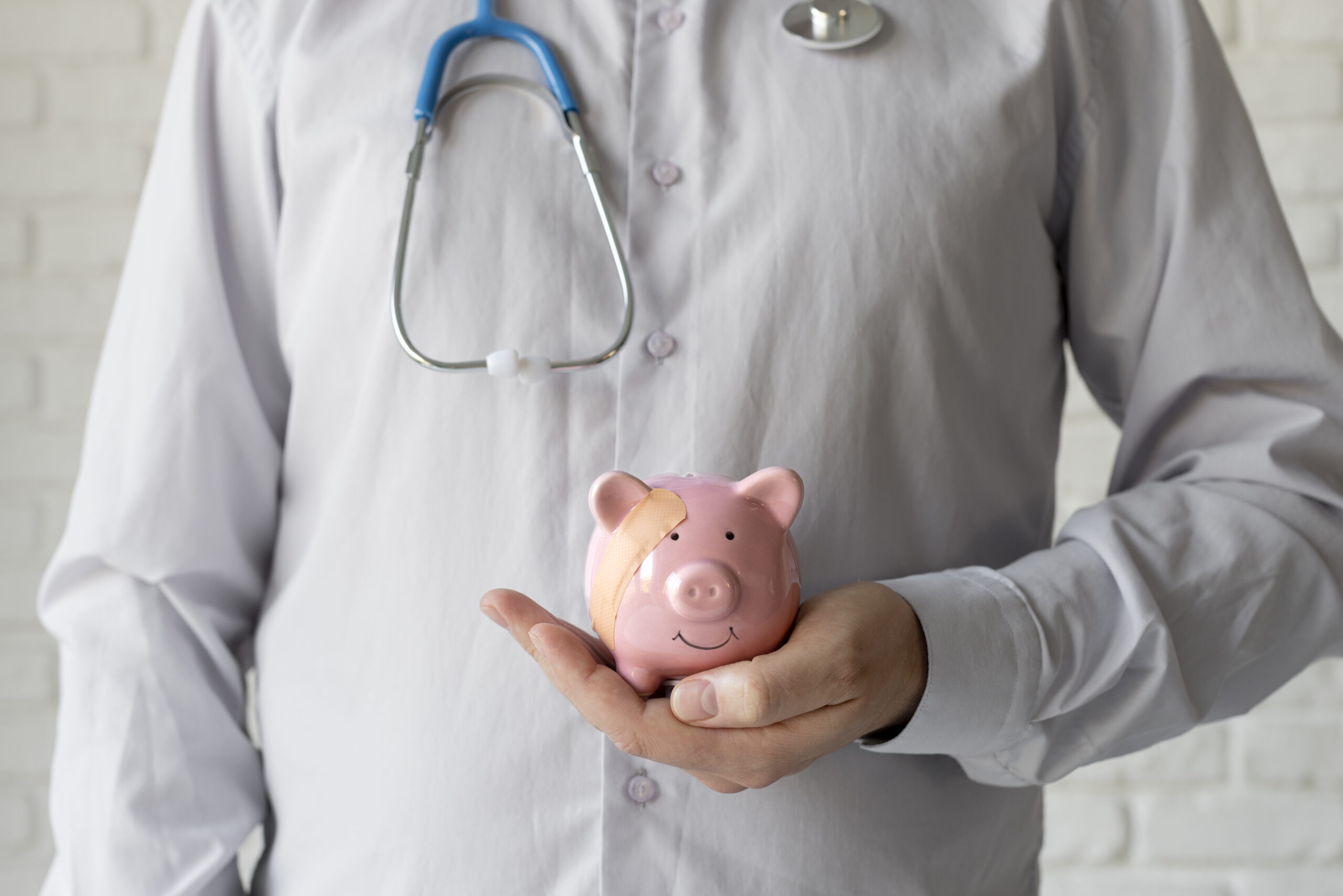 Sem piso salarial há décadas, médicos ganham bem menos do que sugere a renda declarada à Receita – AMB 6