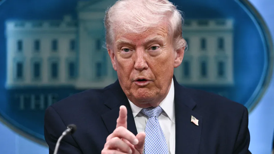 Trump publica mapa que mostra Estreito de Ormuz como território dos EUA 18