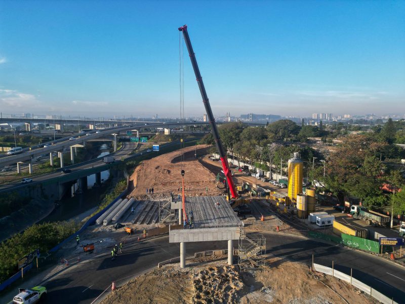 Primeiro viaduto interno de Guarulhos avança com instalação de vigas de concreto 7
