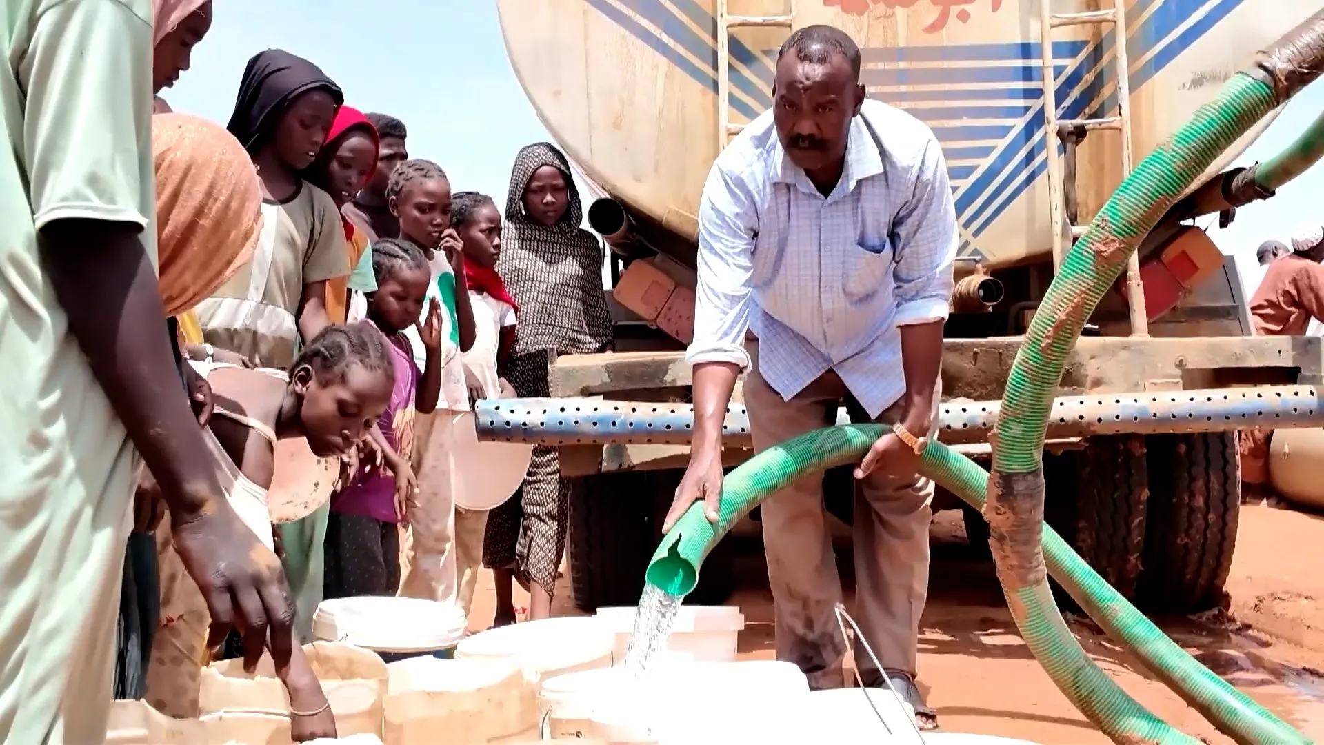 Water crisis makes life in Sudan’s El Obeid refugee camps even worse | Show Types 13