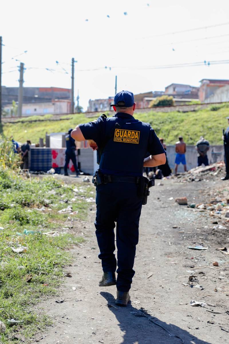 Mulher é presa por tráfico de drogas em área de ocupação irregular em Ferraz de Vasconcelos 1
