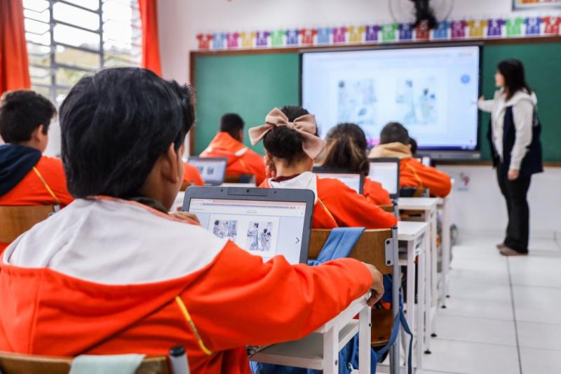 Guararema amplia uso de tecnologia nas escolas com novos chromebooks para alunos do Ensino Fundamental 7