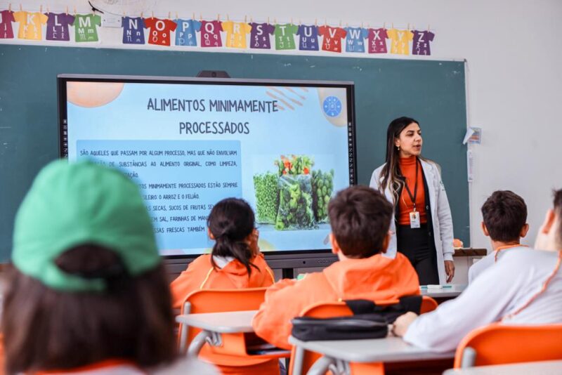 Alunos de Guararema aprendem sobre alimentação saudável em sala de aula 3
