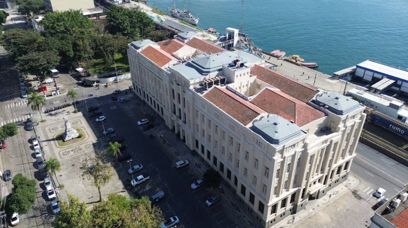 Receita Federal no Porto de Santos frusta a tentativa de exportação de madeira protegida — Receita Federal 5