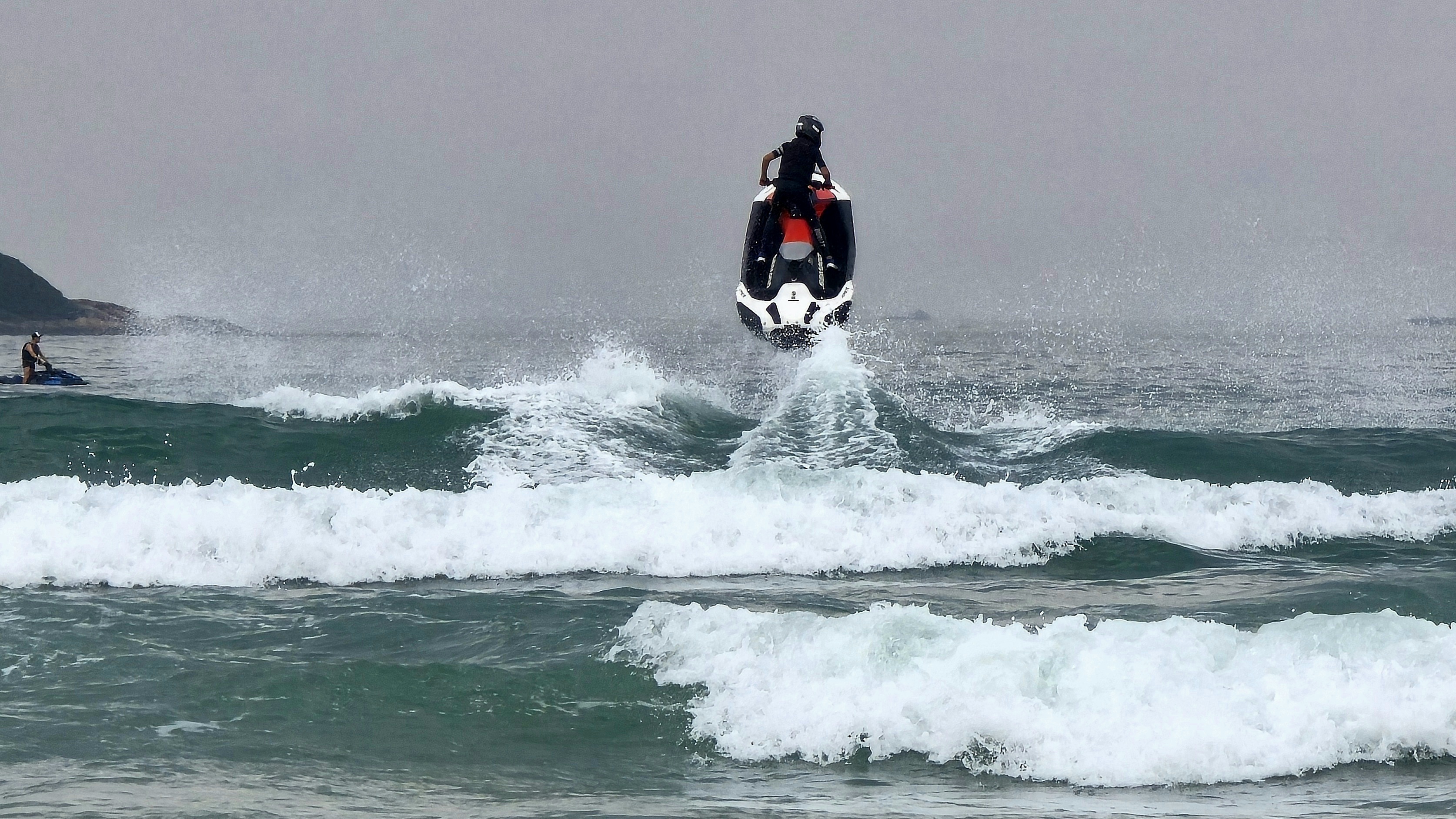 4.500 pessoas prestigiam a 3ª Etapa do Campeonato Sul-Americano Jet Waves em Guarujá