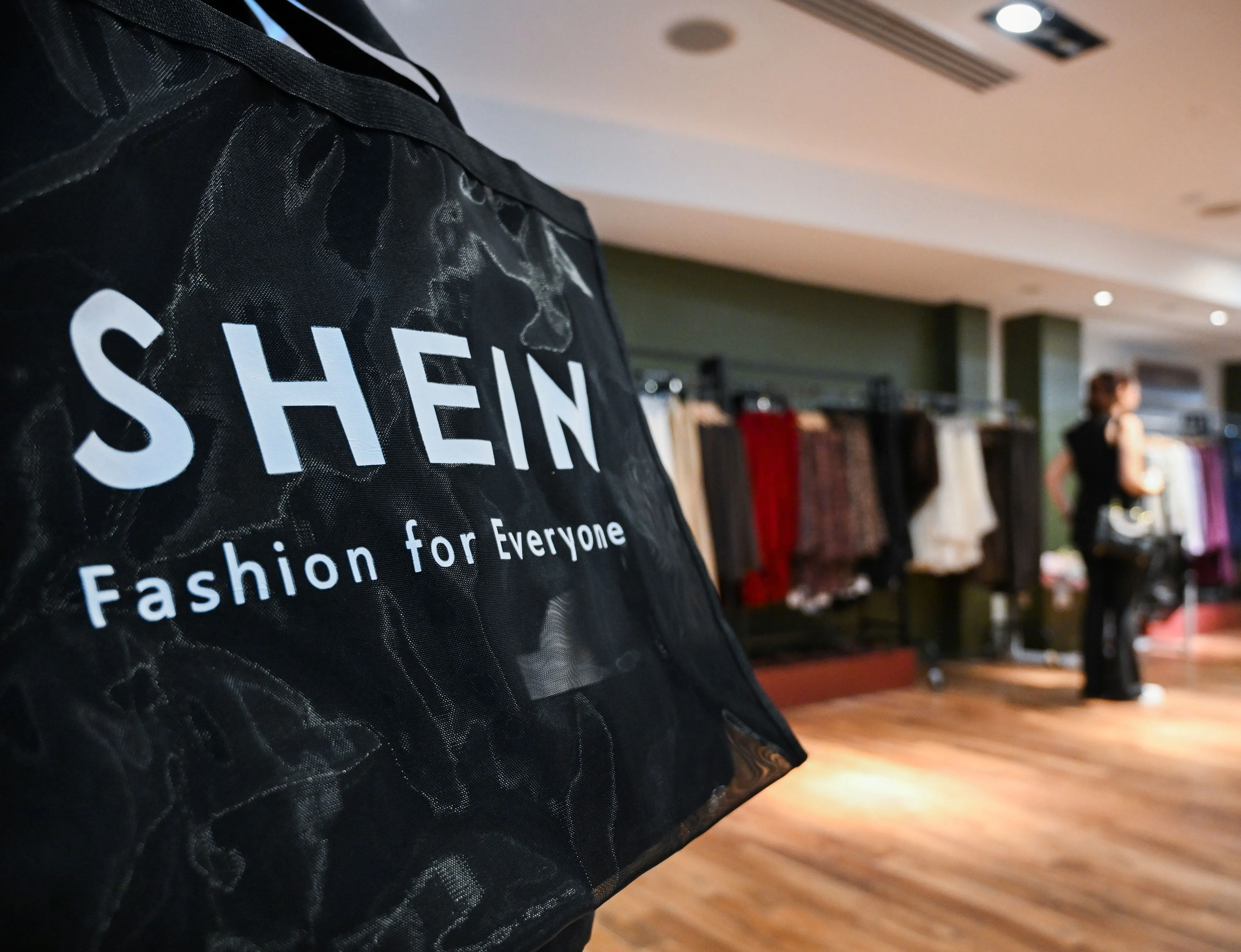 Ações da Shein despencam 10% em estreia na Bolsa de Hong Kong 3