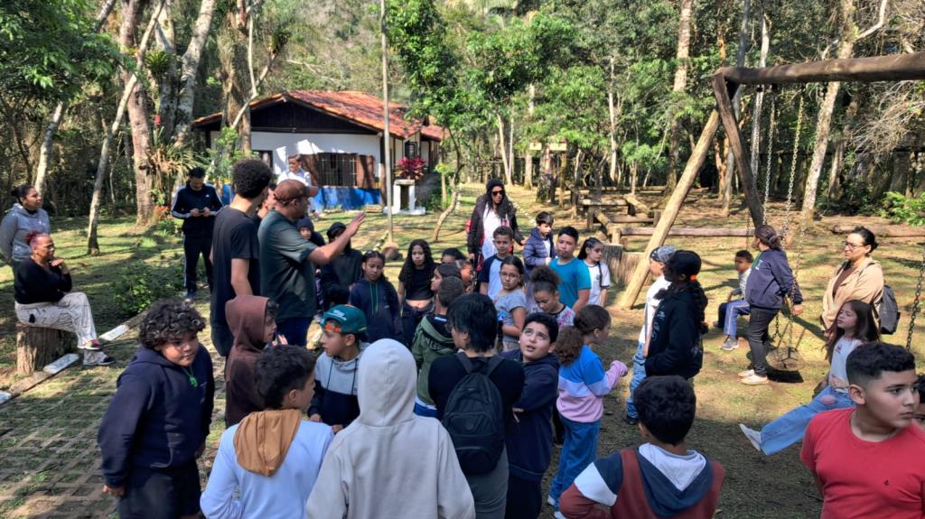 Alunos da Escola Hans Ludwig Schmidt visitam Parque da Represinha