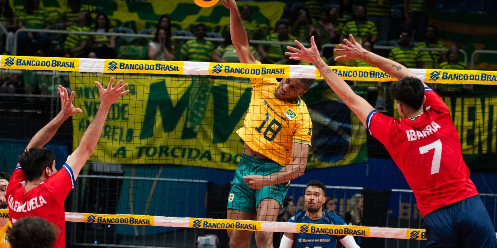 Brasil vence Chile na estreia pelo Sul-Americano de vôlei masculino 6