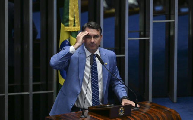 Como a sombra da milícia volta a rondar Flávio antes da eleição 4