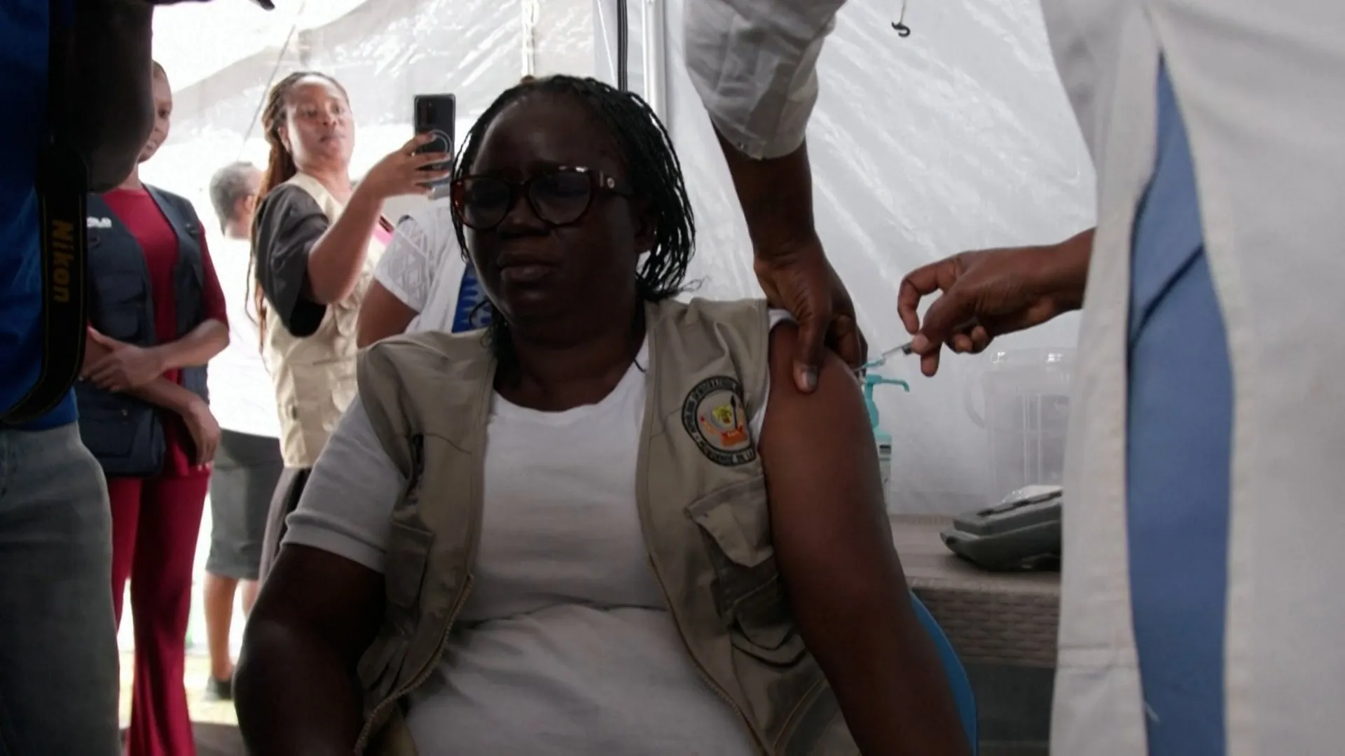 DR Congo begins Ebola vaccination trials for frontline health workers | Ebola 16