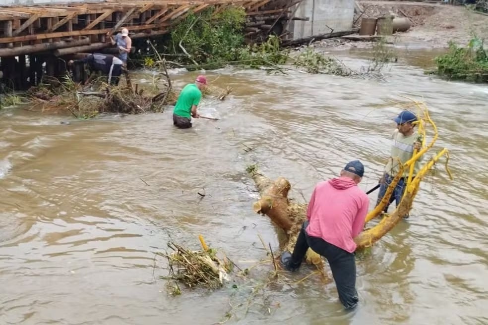 Enchente atinge 60% de Eldorado e isola famílias 3