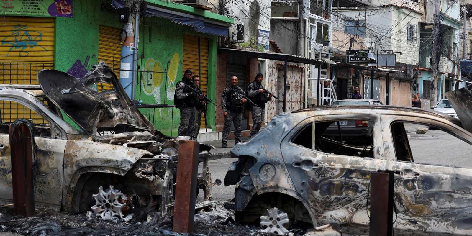 Estado e governo federal se unem para retomar territórios no Rio 53