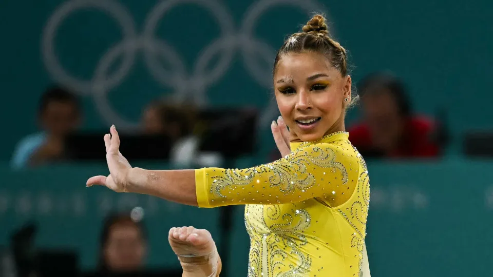 Flávia Saraiva é ouro nas barras assimétricas em etapa da Copa do Mundo 3