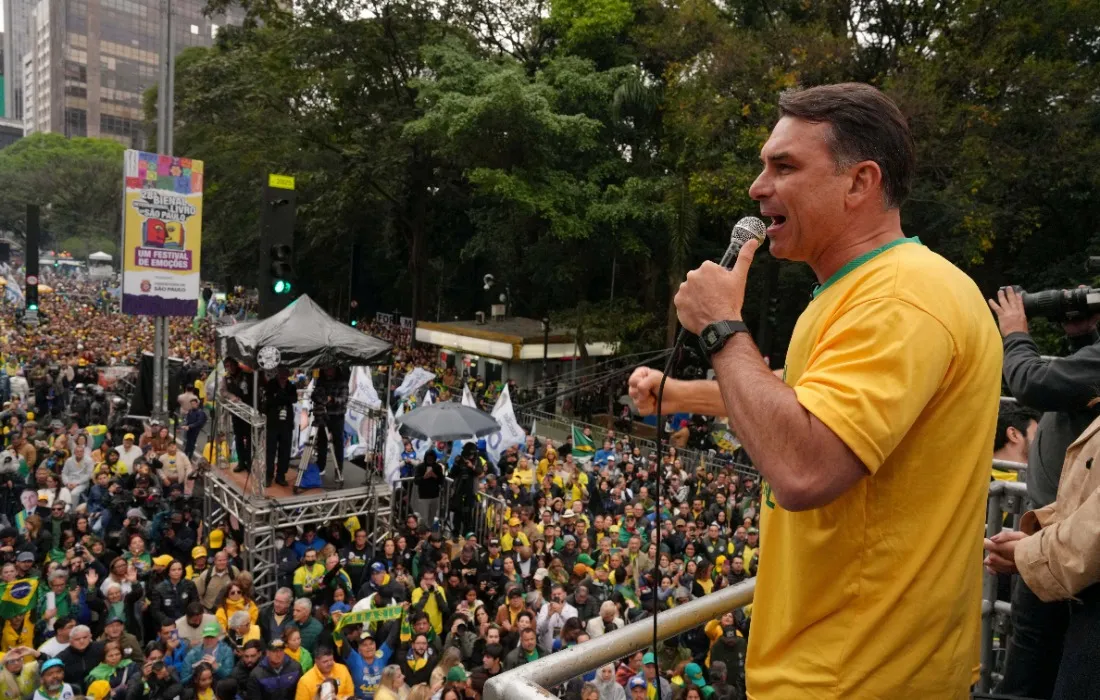 Flávio Bolsonaro: Dino sequestrou ‘Dark Horse’ para usá-lo ilegalmente contra mim 1