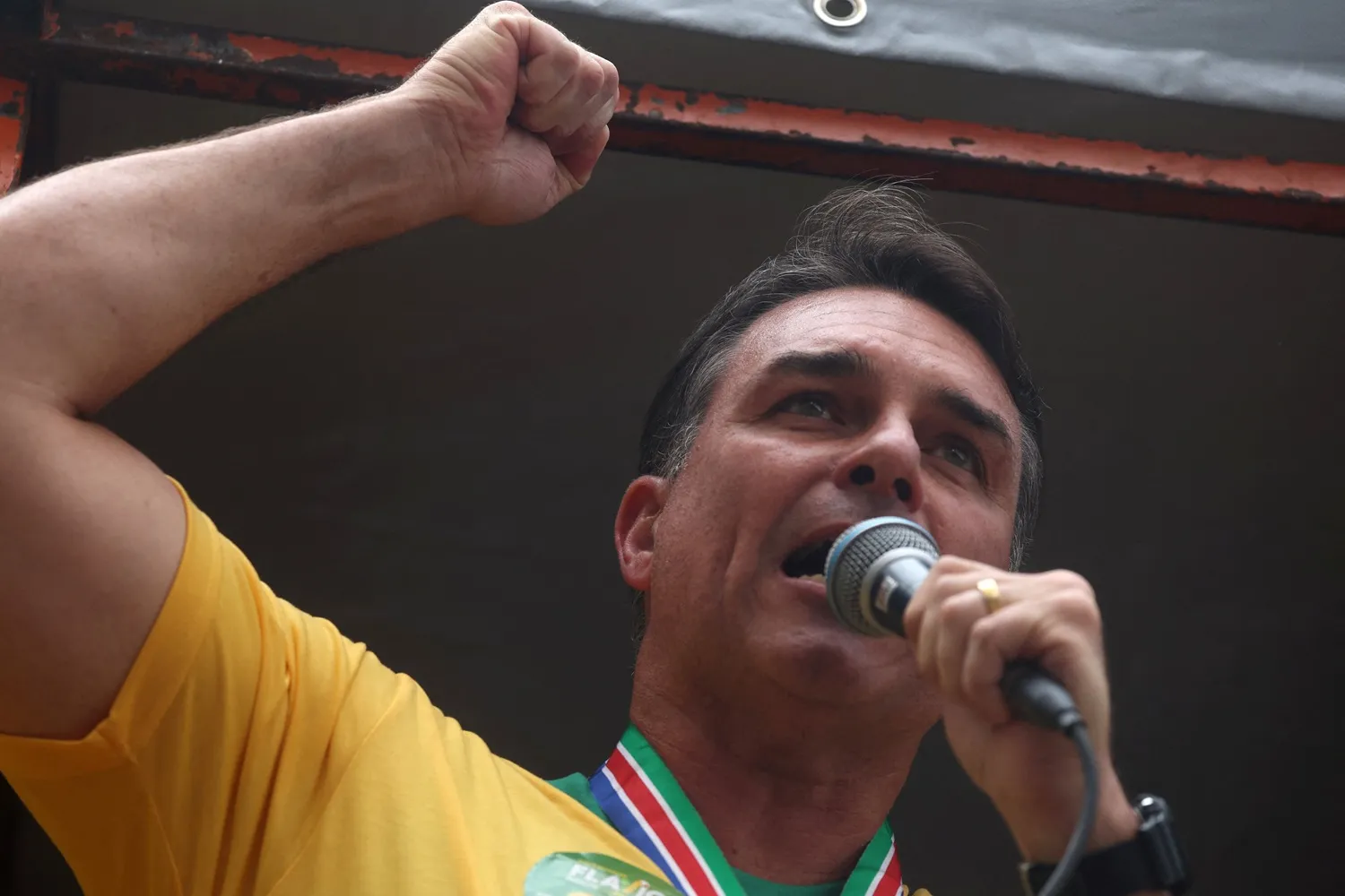 Flávio Bolsonaro: Lula é pai do tigrinho, afundou o Brasil e está desesperado 18