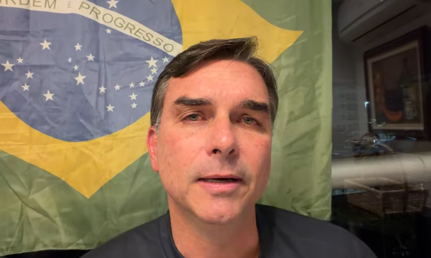 Flávio Bolsonaro diz que irá ao debate da Globo para "desmascarar" Lula - Gazeta Brasil 1