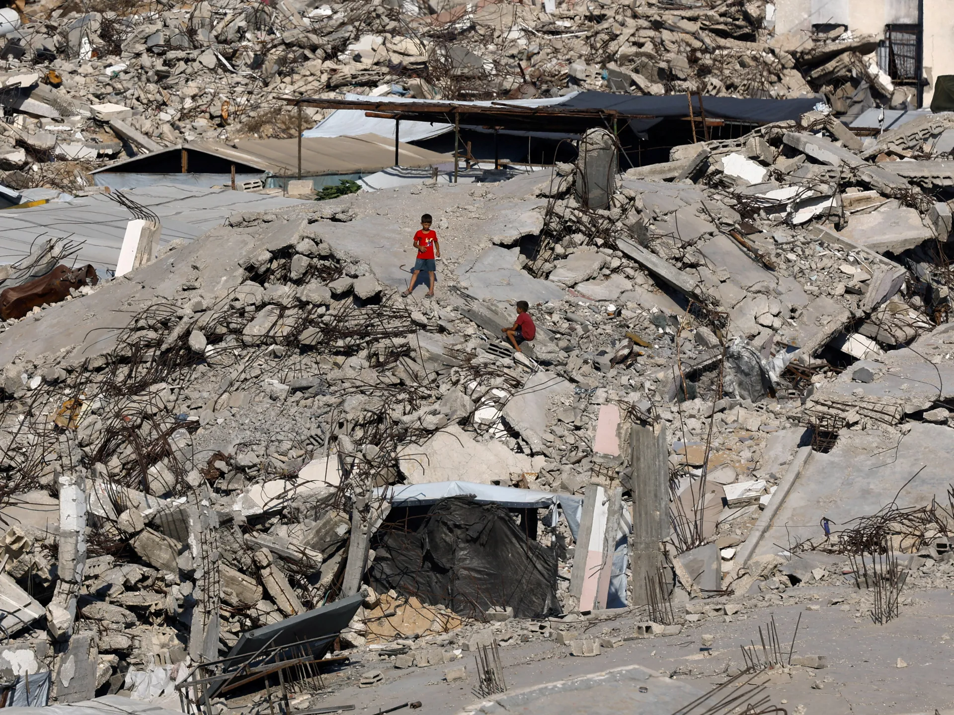Gaza residential building collapses, six families reportedly trapped | Gaza News 7