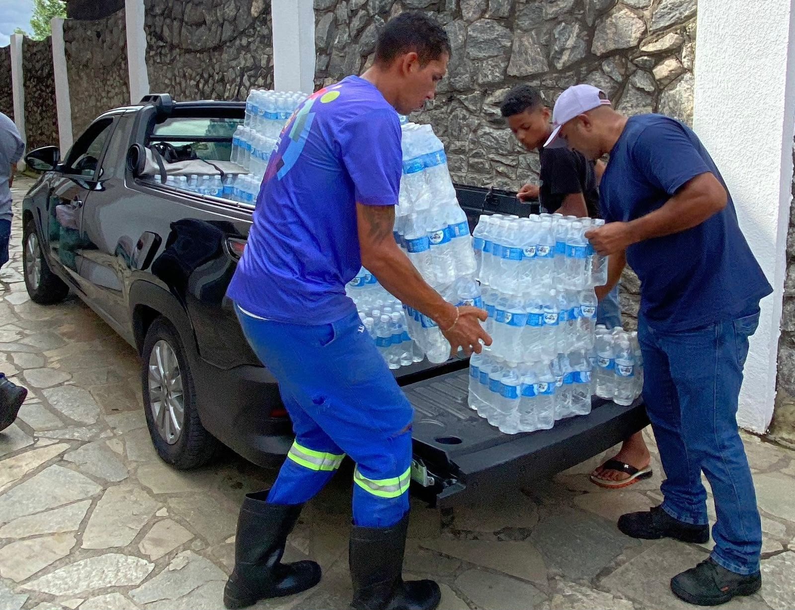 Solidariedade entra em cena após chuvas e campanha arrecada água para famílias de Itaquá 1