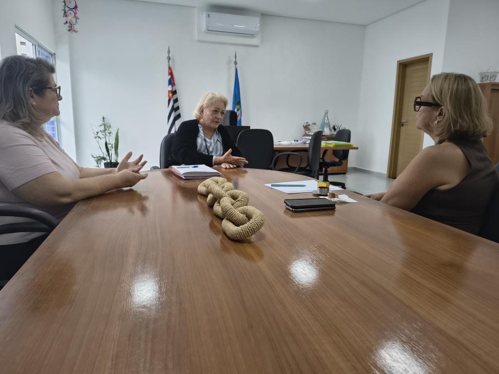 Nova Dirigente de Ensino de São Vicente realiza visita institucional à Seduc de Mongaguá
