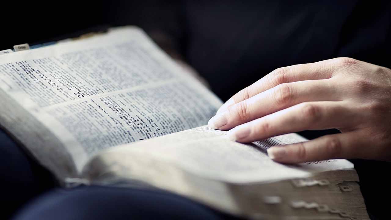 Pesquisa revela que evangélicos preferem Bíblia impressa 7