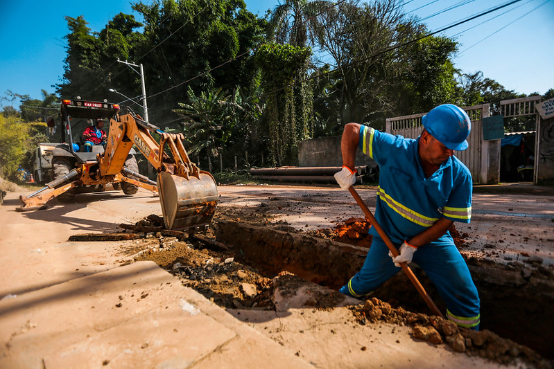 Prefeitura amplia tubulação para melhorar escoamento de água em Amador Bueno 3