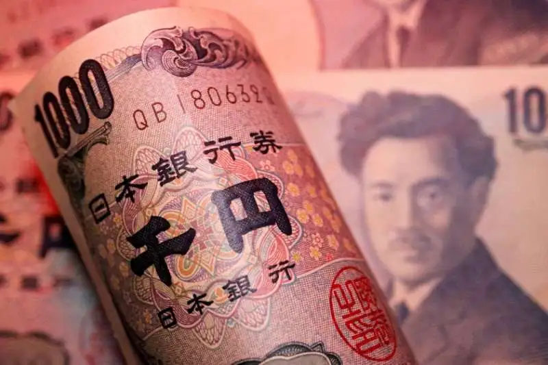 Queda do iene para ‌cerca de 160 por dólar eleva chance de intervenção cambial 1
