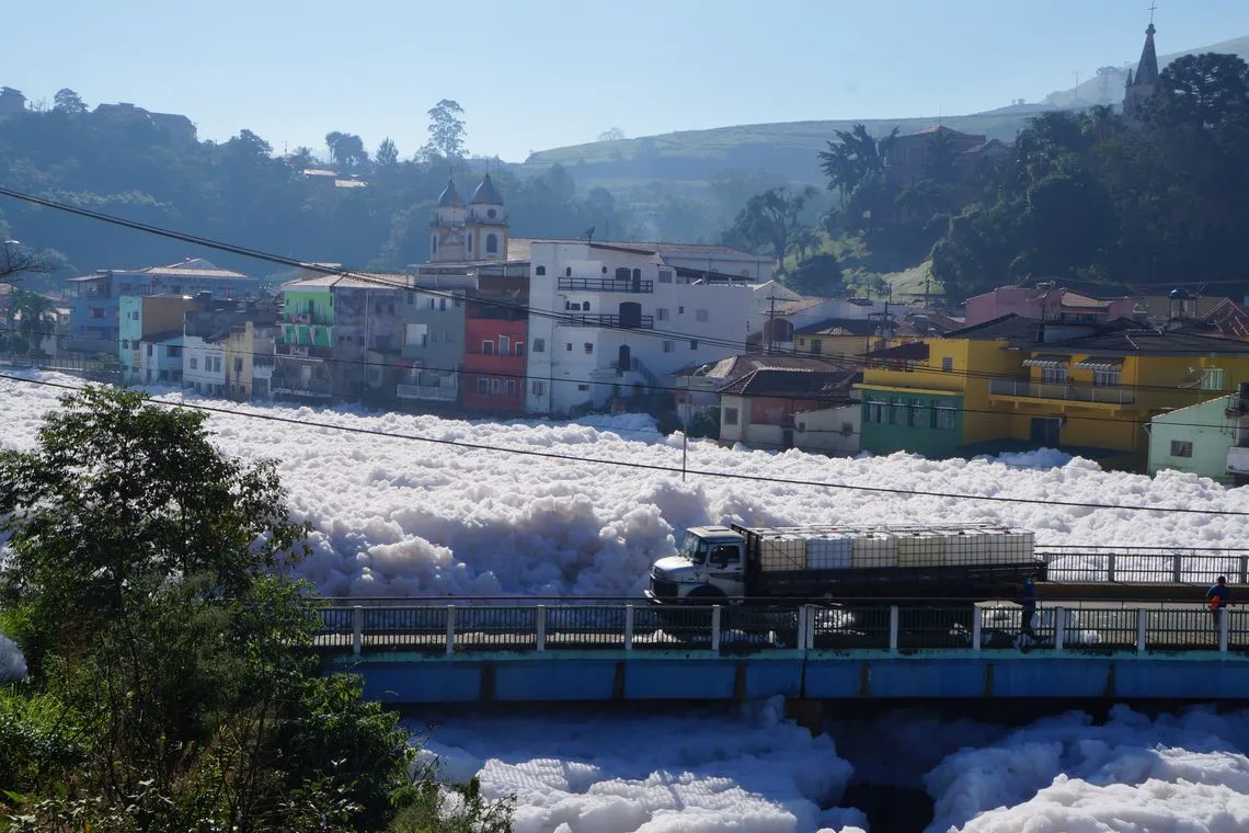 Rio Tietê sobe e fica perto de transbordar na cidade de São Paulo 2