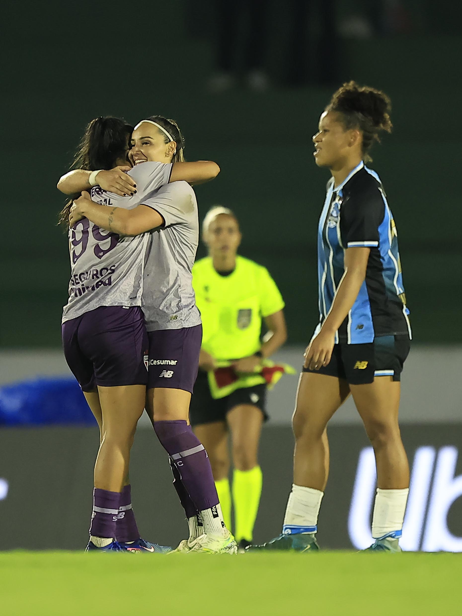 São Paulo vence Grêmio e garante classificação à semifinal do Brasileirão Feminino 3
