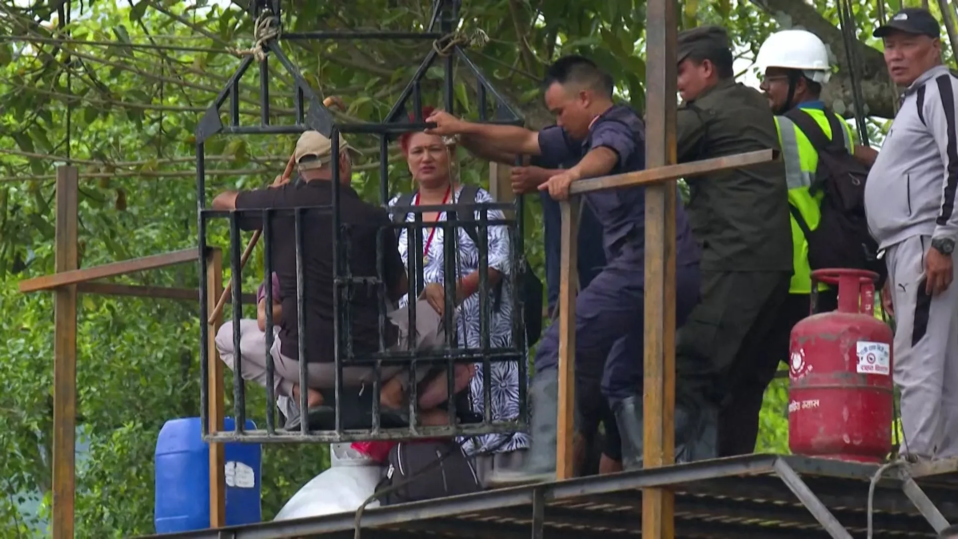 Stranded survivors in Nepal cross raging Trishuli River using zip line | Floods 1