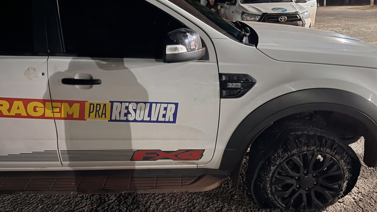 Vice-presidente da CPMI do INSS relata atentado e mostra caminhonete com marcas de tiros 3