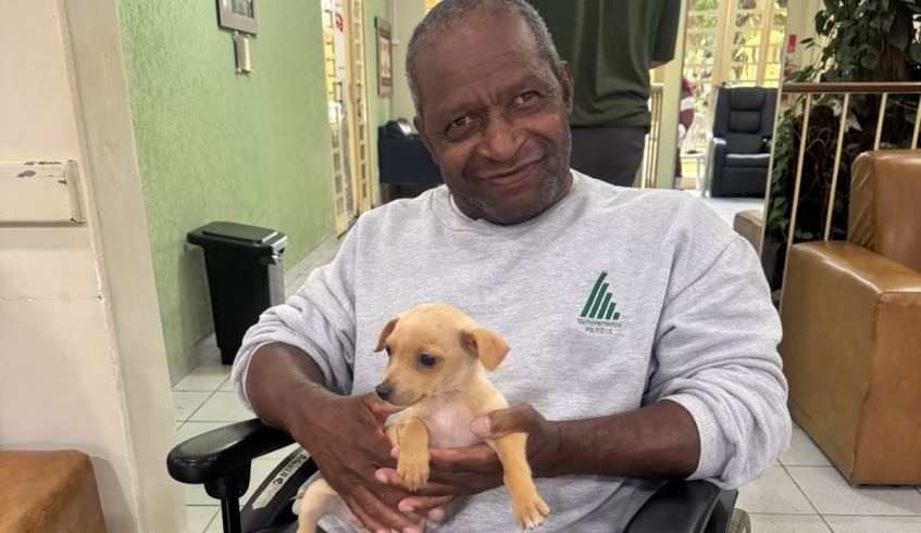Núcleo de Proteção Animal (Nubea) leva animais e alegria a idosos da Associação Manuel Maria em Mogi das Cruze 1