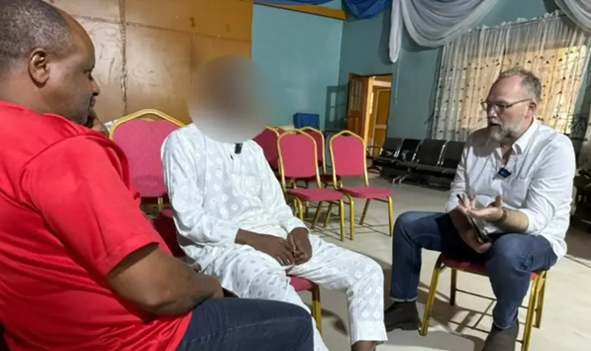 Terroristas do Boko Haram aceitaram Jesus após participarem de uma conferência para pastores de igrejas clandestinas na Nigéria, em 2025. Foto: Reprodução/Baptist Press