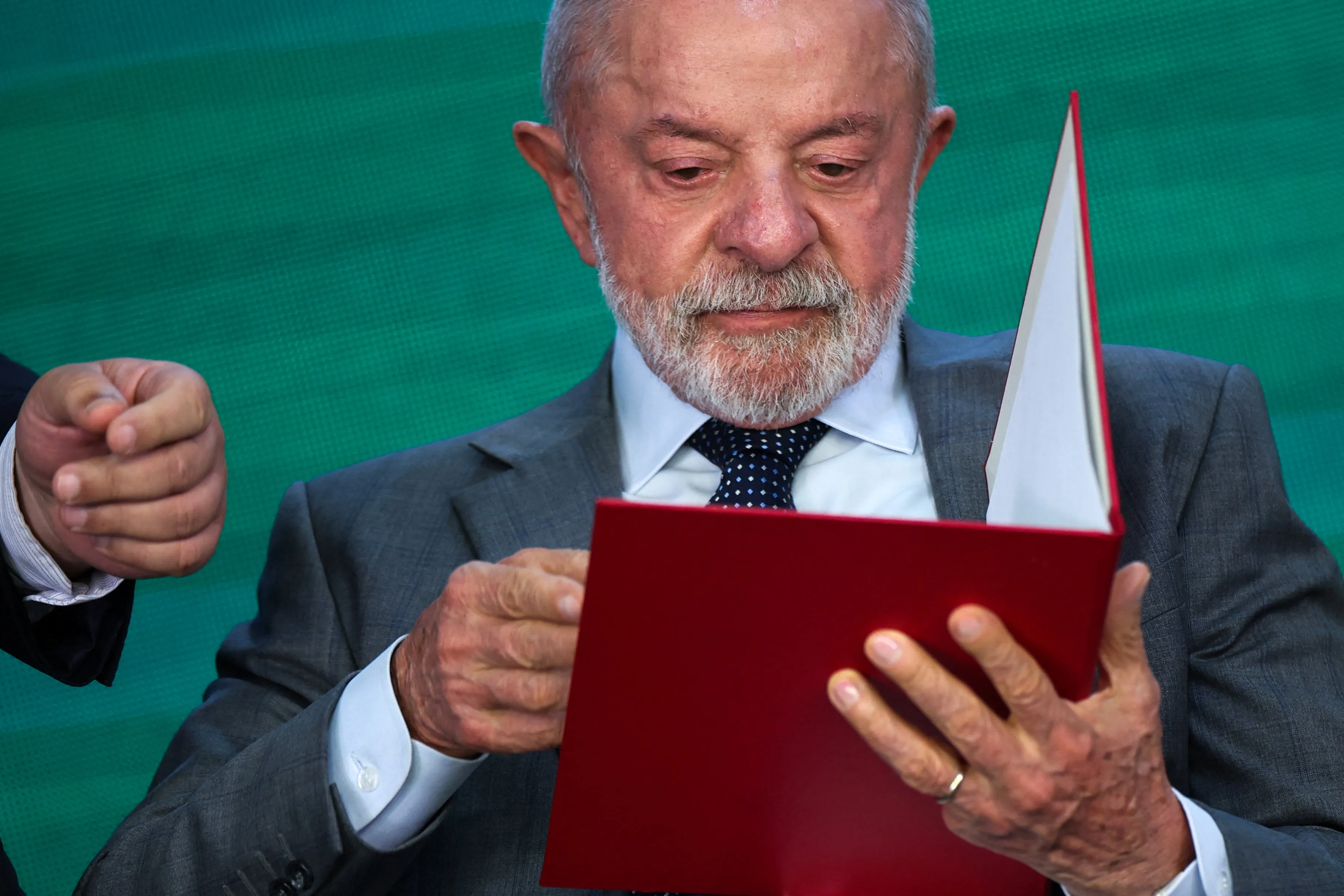 Após impasse no TSE, PT registra canal no WhatsApp “Exército de Lula” na campanha 3
