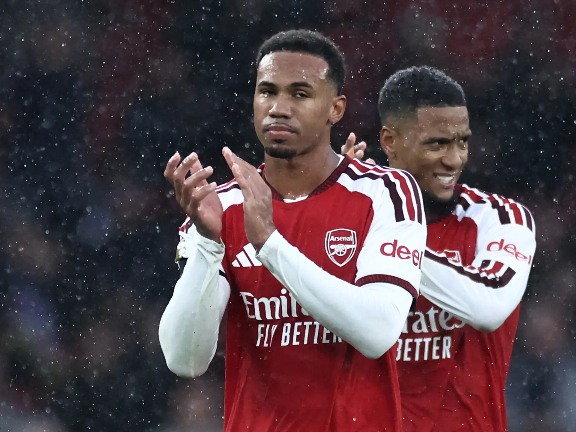 Arsenal join Man City at Premier League summit, Spurs shock Chelsea 2-0 | Football 1