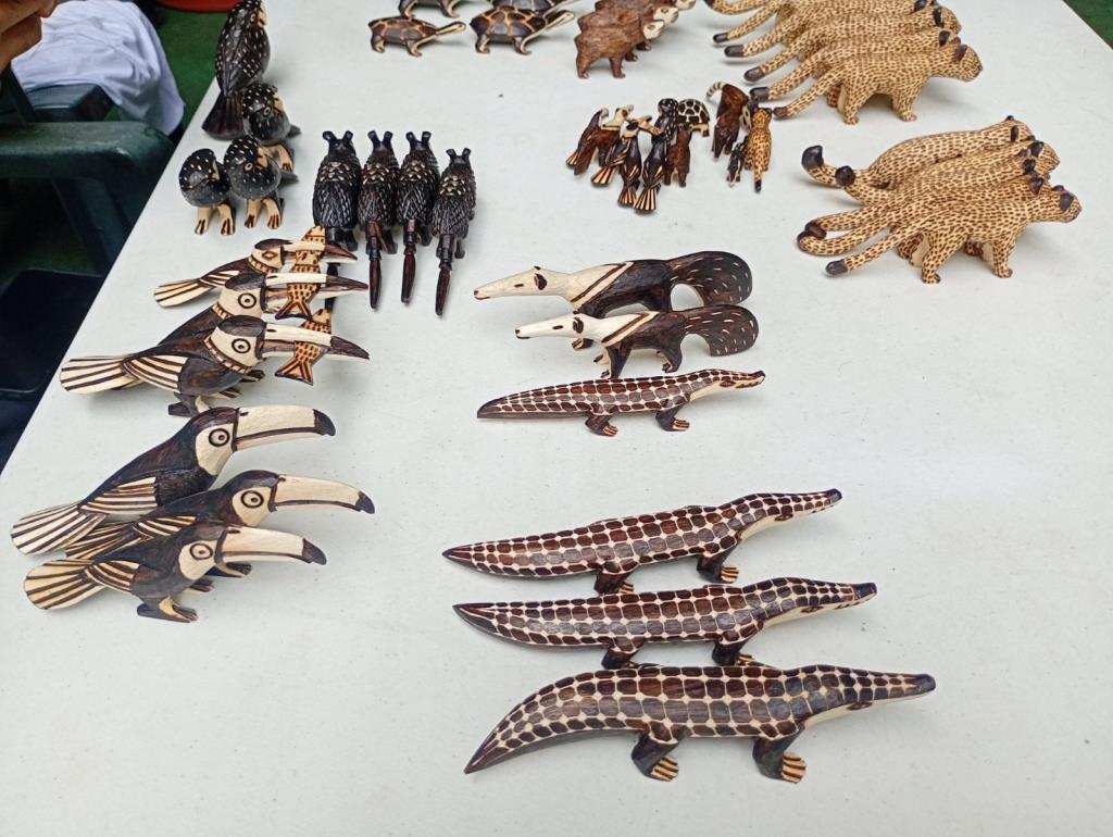 Artesãos indígenas começam a vender produtos na Feira de Artesanato do Jardim Samoa