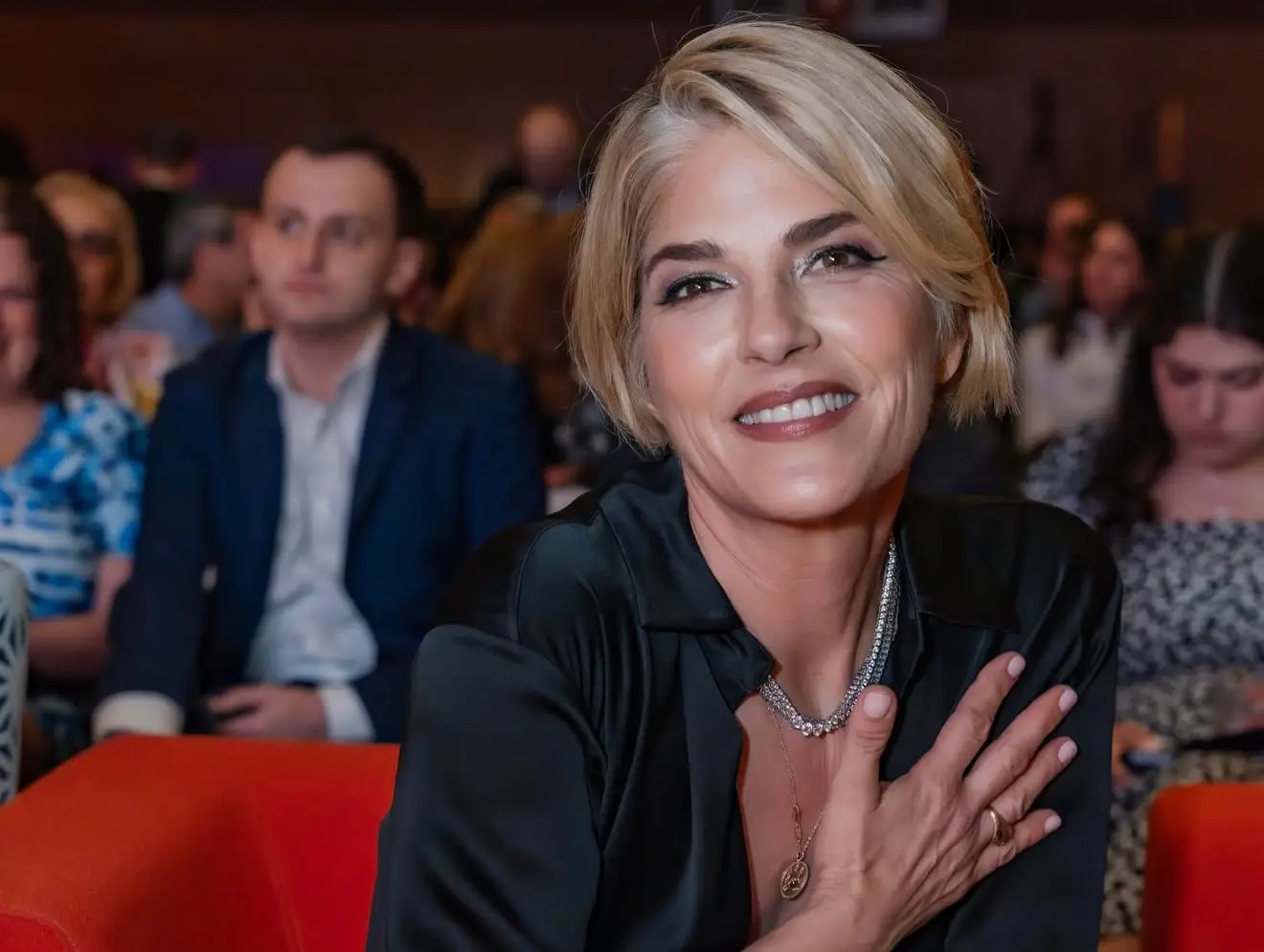 Atriz de ‘Legalmente Loira’ é presa após agredir comissárias em avião 1