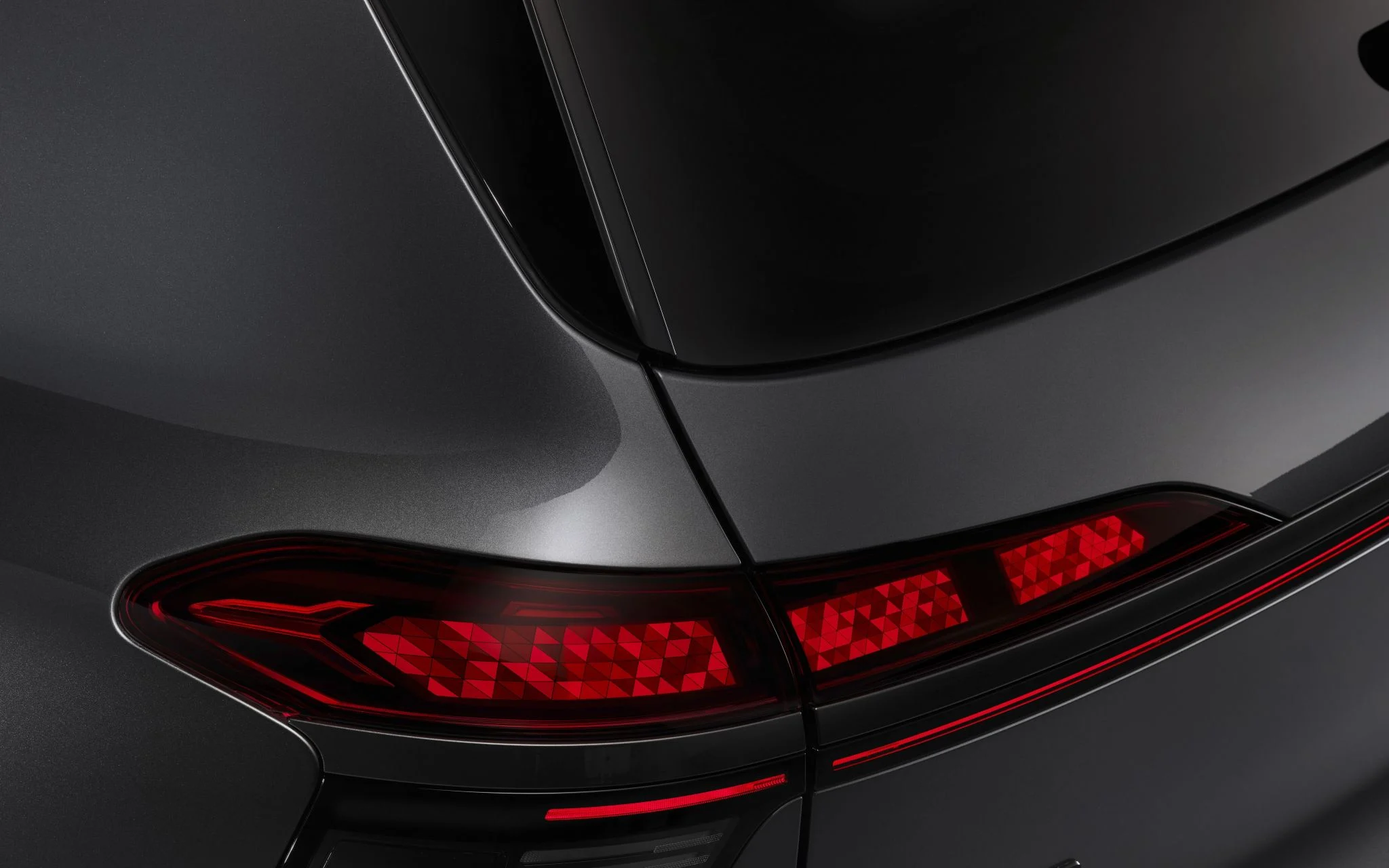 Audi Q9 tem lanternas que se dobram e usam vidro 'fino como um fio de cabelo' 1