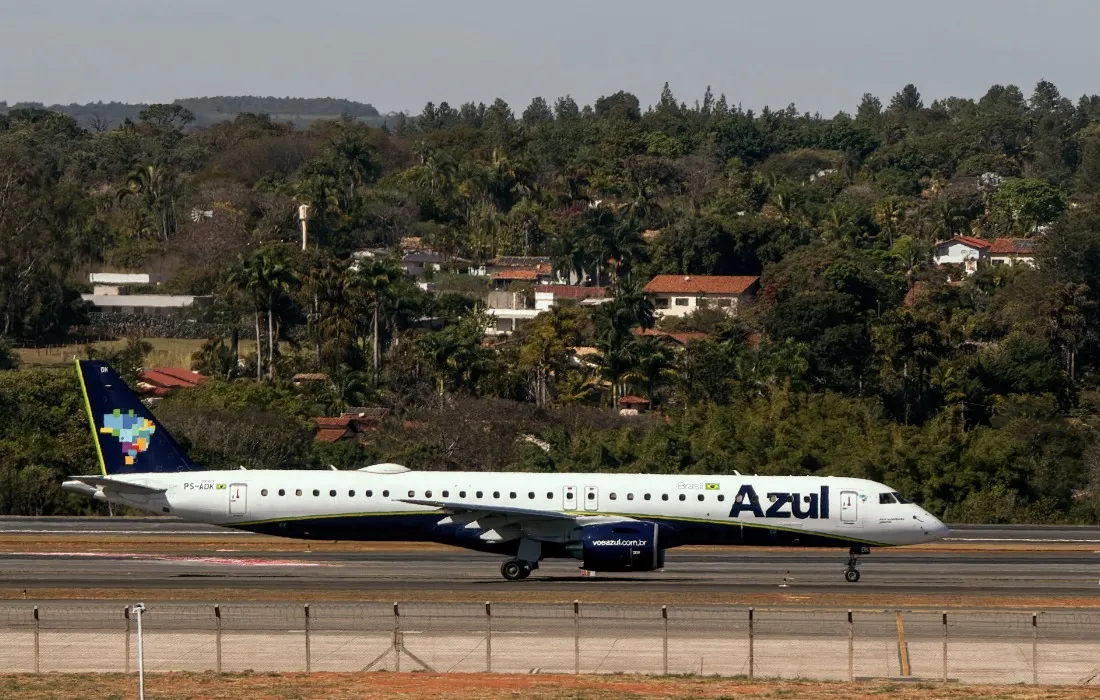 Azul investiga decolagem de avião que deixou solo perto do fim da pista de Congonhas 1