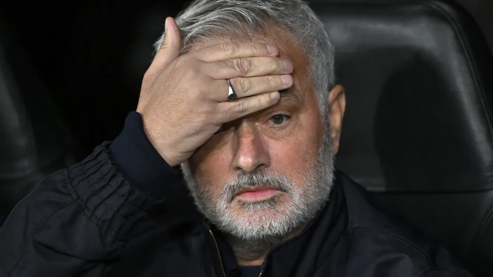 Barcelona rebate Mourinho: "Estranho é meter um dedo no olho de alguém" 1
