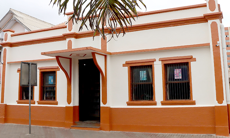 Biblioteca Municipal de Itanhaém promove exposição bibliográfica em homenagem a Benedicto Calixto 3