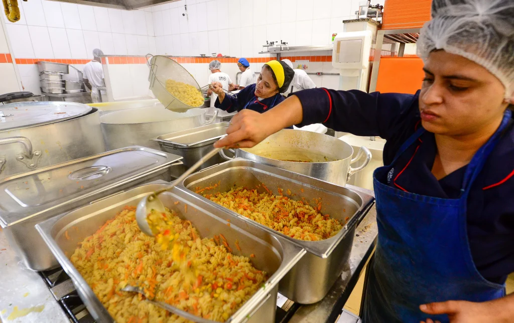 Bom Prato divulga funcionamento das unidades no fim de semana e no feriado de 12 de outubro 1