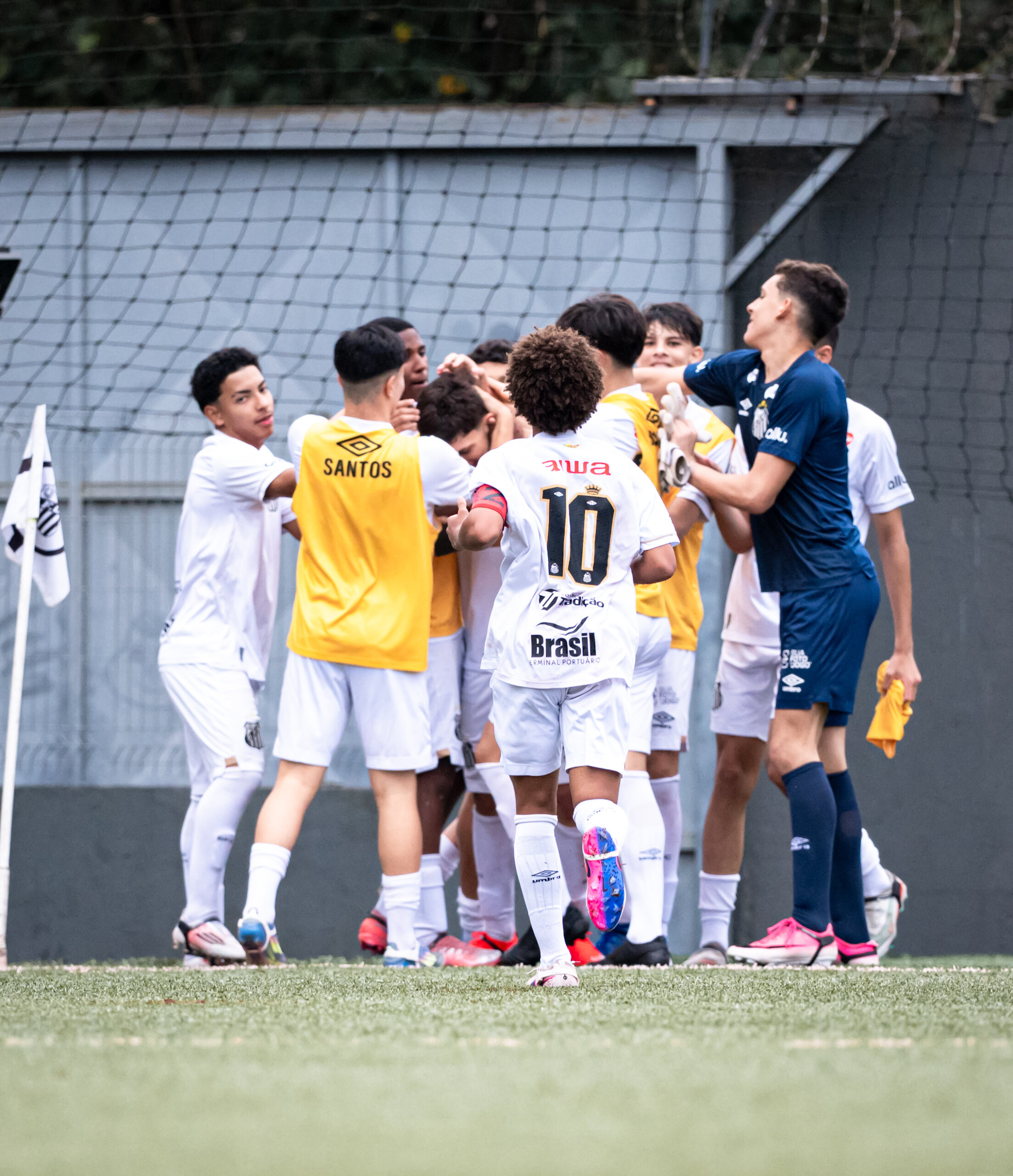 Categorias sub-13 e sub-14 qualificam-se para as quartas de final do Campeonato Paulista 3