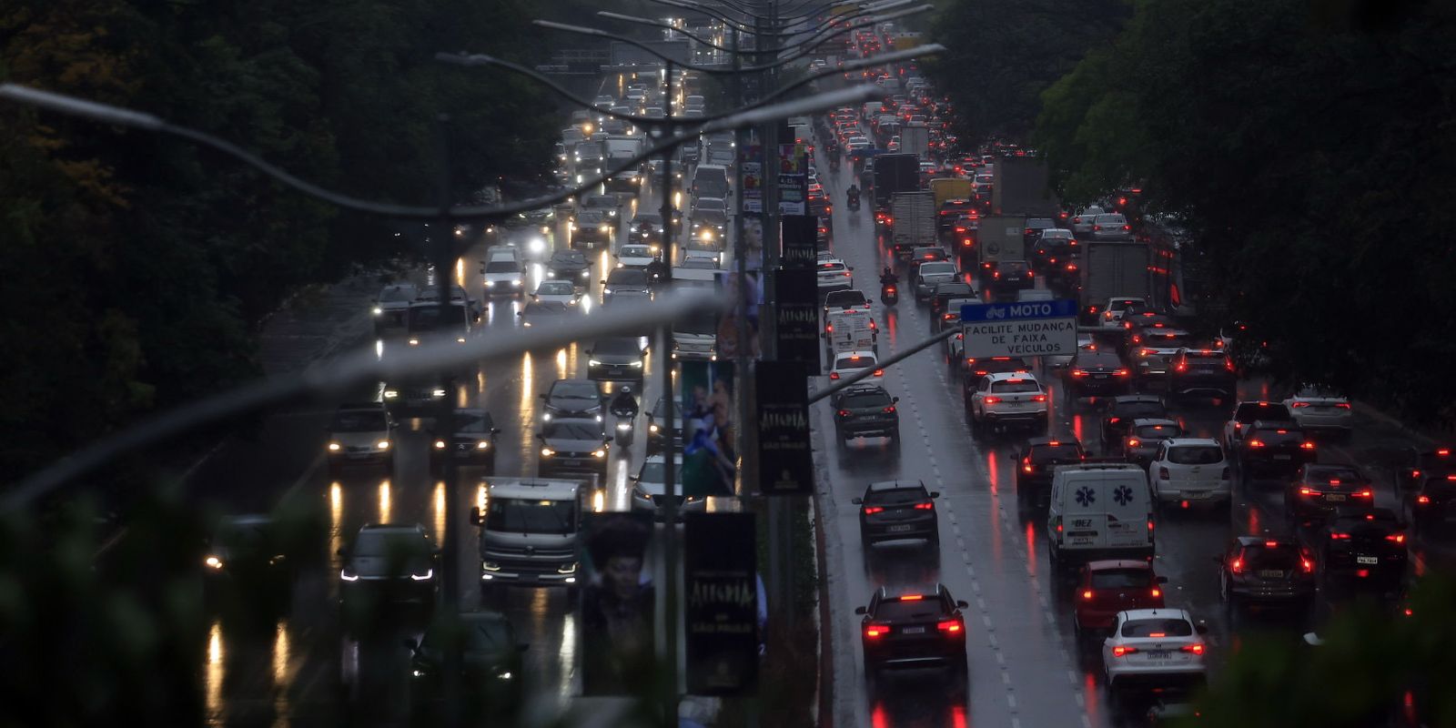 Chuva alaga ruas do centro e deixa um morto na zona norte de São Paulo 1