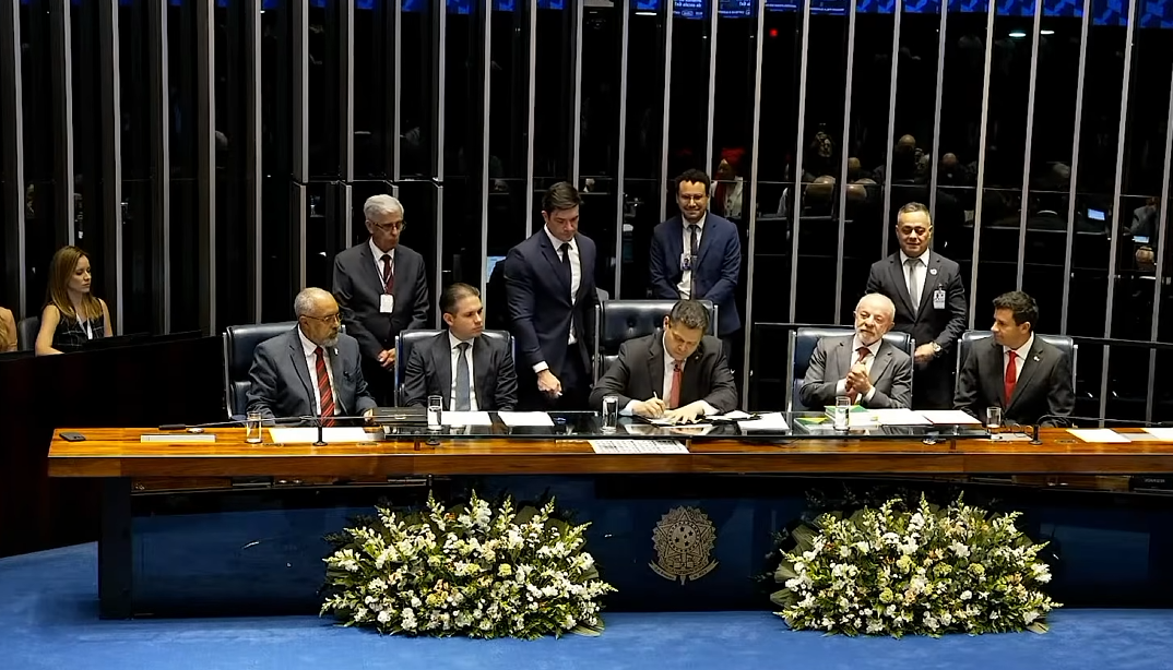 Em sessão com Lula, Congresso promulga fim da escala 6×1; veja quando começa a valer 1
