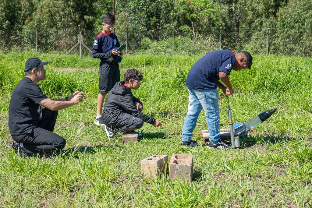 Estudantes da rede estadual de SP disputam competição de foguetes em 275 municípios 1